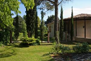 Le Mas D'entremont hotel, 
Aix en provence, France.
The photo picture quality can be
variable. We apologize if the
quality is of an unacceptable
level.