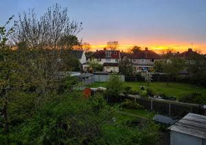 Bliss Home Double EnSuite Room 15 min Heathrow & 15 min London