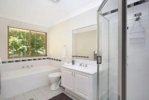 Kalamunda Estate with Pool, Fire Pit & BBQ Deck