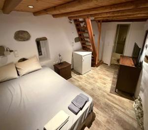 Camaraki Hill House Serifos