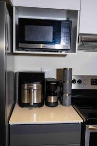 Modern 3BR Apt with Free Parking