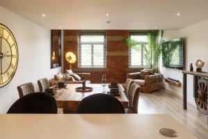 REFURBISHED MAY 2026 - Exclusive Designer Penthouse with 85-inch Cinema TV in Bradford City Centre