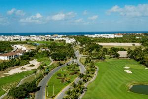 Cana Bay CB2 Hard Rock luxury 2bdr apart by Moon Palace, pool beach club golf gym quiet new, airport pickup Mex Col US Bra EU