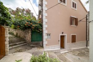 Seaside holiday house Rogoznica - 25994