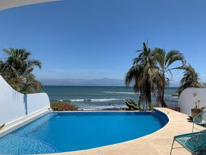 Boho-Mex Lux Beachfront Casa, heated infinity pool!