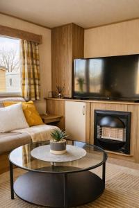 Lakeside North Lodge 23 Modern 3 Bed with WiFi & Parking