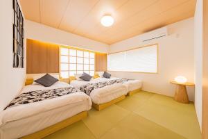 佑 Entire house, a large house that combines Japanese and contemporary art, with 5 bedrooms for up to 13 people