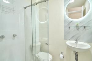 El Poblado Room #1 with Private Bathroom, Balcony in Shared Apartment