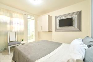 El Poblado Room #2 with Private Bathroom in Shared Apartment