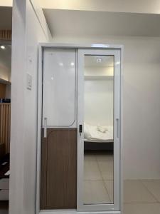 Cozy 1 Bedroom with Balcony near SM North EDSA