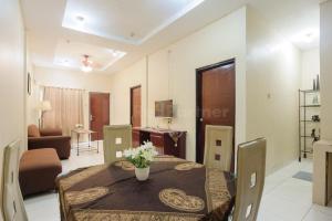 SRB near Mall Ciputra CIbubur Mitra RedDoorz