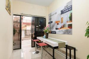 SRB near Mall Ciputra CIbubur Mitra RedDoorz