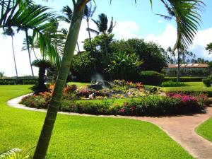 Waiohuli Beach Hale #D-221 Oceanfront View, Amazing Sunsets, Pool in Complex
