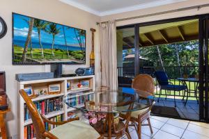 Waiohuli Beach Hale #D-221 Oceanfront View, Amazing Sunsets, Pool in Complex