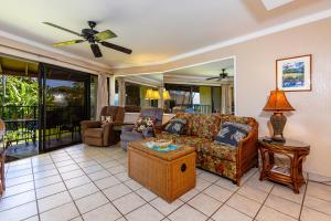 Waiohuli Beach Hale #D-221 Oceanfront View, Amazing Sunsets, Pool in Complex