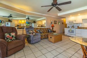 Waiohuli Beach Hale #D-221 Oceanfront View, Amazing Sunsets, Pool in Complex