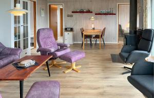 Beautiful Home In Hadsund With Wifi