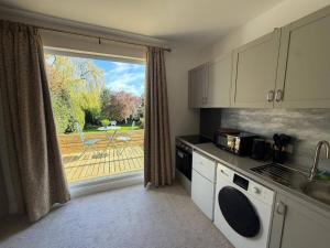 1 Bed - Sleeps 3 - Parking - Pets