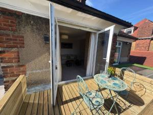 1 Bed - Sleeps 3 - Parking - Pets