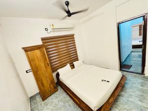 Courtyard Castle - Private Villa and Rooms
