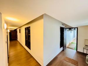Courtyard Castle - Private Villa and Rooms