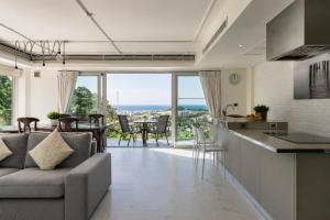 Sea View Apartment with Infinity Pool near Kata Beach