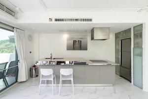 Sea View Apartment with Infinity Pool near Kata Beach