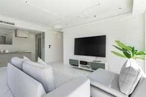 Sea View Apartment with Infinity Pool near Kata Beach