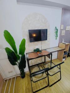 Fantastic Balcony View 300 mbps WiFi - Manhattan Heights TB30N