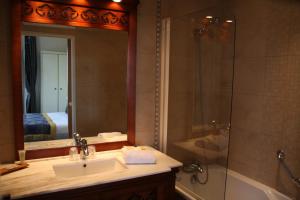 Hotels Best Western Le Cheval Blanc -Centre- Vieux Port : photos des chambres
