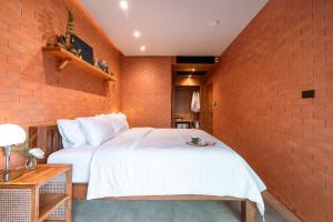 Easterly Room 01