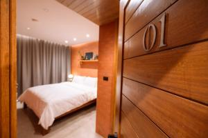 Easterly Room 01