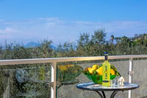 Villa Hemera - Mediterranean elegance with private jacuzzi and Capri views