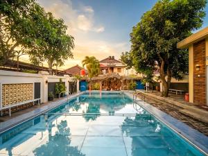 Palma Villa Homestay I With Swimming pool, billiard, karaoke & ping pong near Klaten Town Square