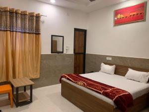 Royal Palm Hotel & Food Court