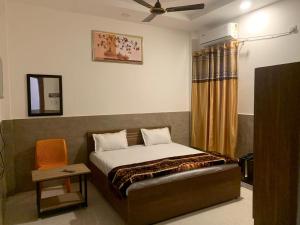 Royal Palm Hotel & Food Court