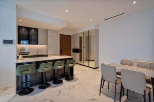 Prime Riverside Metropole by DiStay - Free Pickup