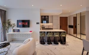Prime Riverside Metropole by DiStay - Free Pickup