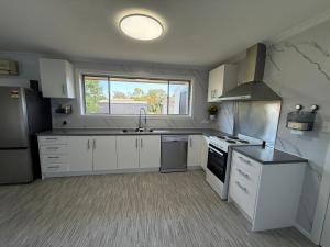 Newly Renovated Stylish Home 3 Queen Beds Netflix Gaming TV