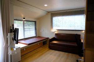 MINI SOOKAROUND - Compact 1BR Mezzanine Home - Central Festival 4km