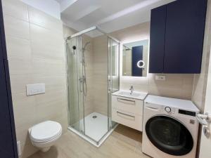 Blue Art Central Apartment - Private Parking