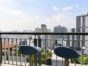 1 minute to the subway entrance Mrt Huai Khwang Most cozy room in this city central The condo has an infinity swimming pool and gym on the top floor