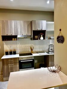 Neat and cozy apartment in central Rosebank with unlimited Wi-Fi and backup power