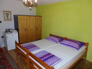 Romantic room Vir