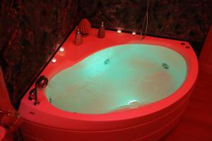 La Rotta dellEtna - Romantic Wellness Suite