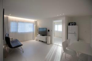 Bright 3 Bedroom Apartment with 2 Baths near Myeongdong Station
