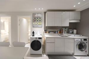 STILL TIME Bright 3 Bedroom Apartment with 2 Baths near Myeongdong Station