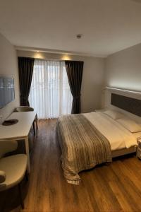 Alliance Palace Lavish Sea View Aparthotel