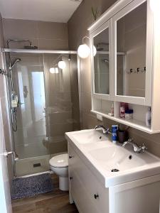 Apartment in monumental square Madrid Center