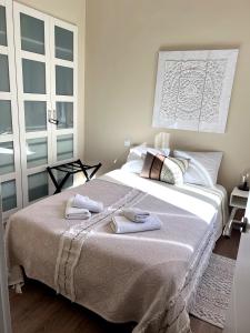 Apartment in monumental square Madrid Center